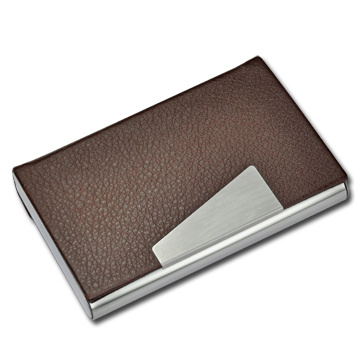 Personalisierter Visitenkartenhalter aus Leder mit eingraviertem Logo