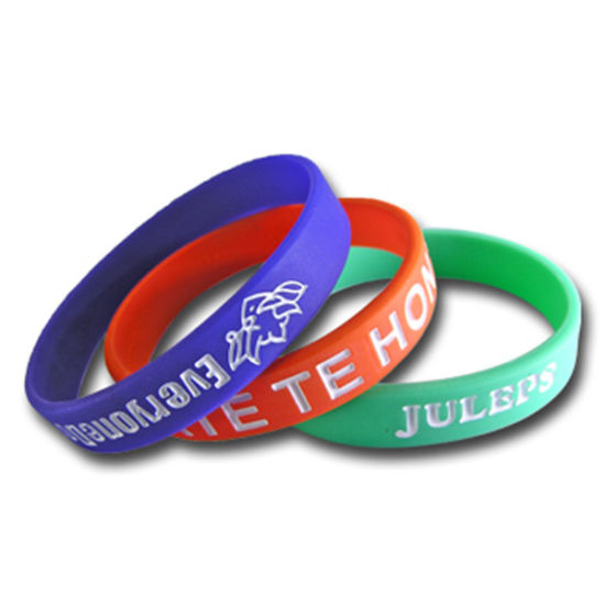 Werbegeschenk Kundenspezifisch geprägtes Silikonarmband mit Farbfüllung