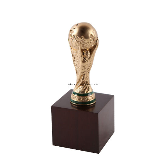 Customized World Cup Resin Craft Statue mit Holzständer (RC01)