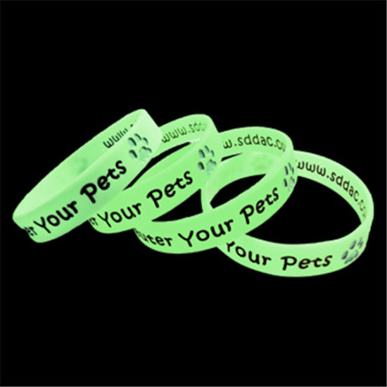 Das beliebteste benutzerdefinierte Silikon-Armband mit Siebdruck in reiner Farbe