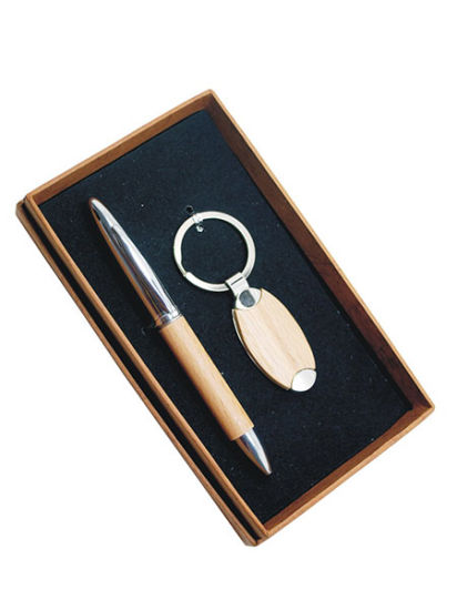 Umweltfreundliches Schlüsselanhänger- und Kugelschreiber-Geschenkset aus Holz