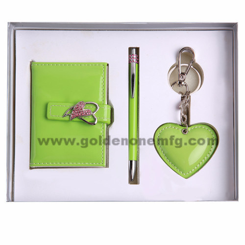 Kartenetui und Schlüsselanhänger aus Leder mit Alligatormuster als Werbegeschenk