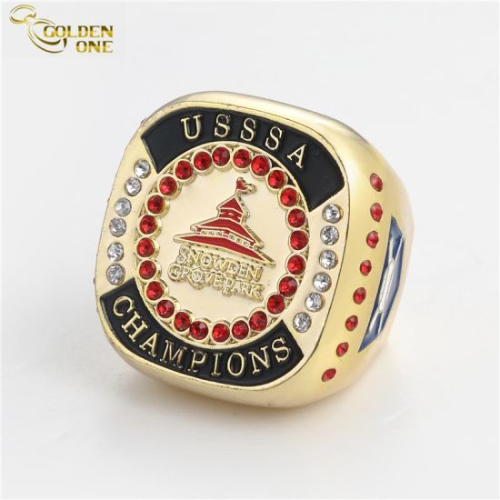 Hochwertiger Metallring mit zweifarbigem Finish und Strass