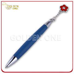Niedliches Design Kugelschreiber mit kleinem Metallanhänger