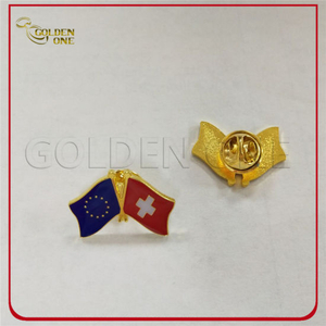 Angepasste vergoldete Anstecknadel aus weichem Emaille-Metall mit Kreuzflagge