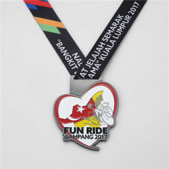 Benutzerdefinierte 2D-gravierte Soft Emaille Fun Ride Metallmedaille