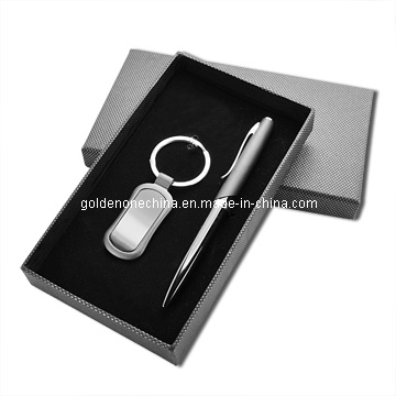 Geschenkset aus buntem Kartenhalter und Schlüsselanhänger aus Leder