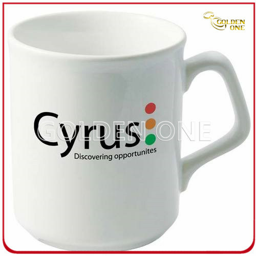 Werkseitig individuell bedruckter weißer Porzellanbecher