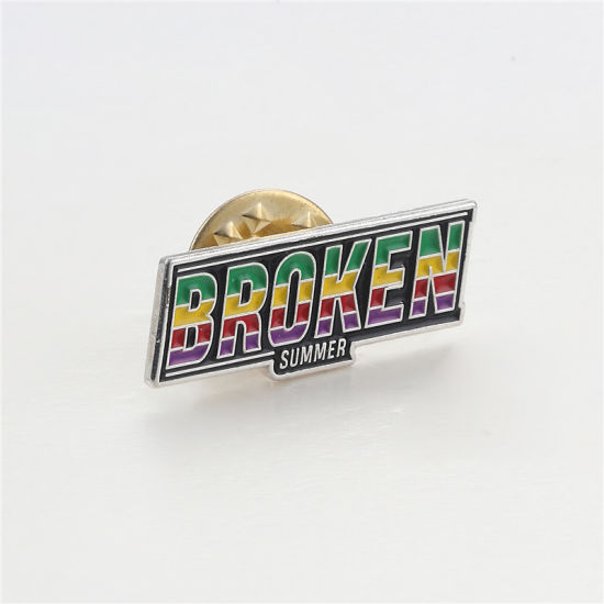 Kundenspezifisches 3D-Logo-Metallabzeichen mit antiker Farbfüllung