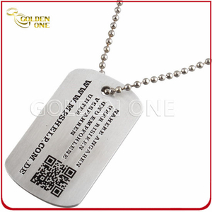 Personalisiertes ID-Tag aus Metall mit aufgedrucktem Qr-Code