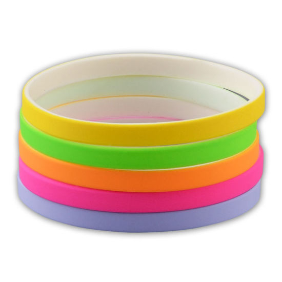 Individuell bemaltes und mit Tinte gefülltes Silikonkautschuk-Armband