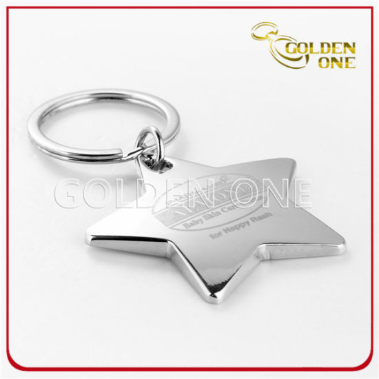 Personalisierter Schlüsselanhänger aus graviertem Metall in Sternform