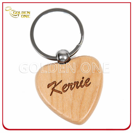 Personalisierter, gravierter Schlüsselanhänger aus Holz mit gebürstetem Metall