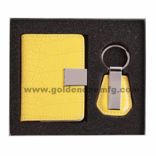 Geschenkset aus buntem Kartenhalter und Schlüsselanhänger aus Leder