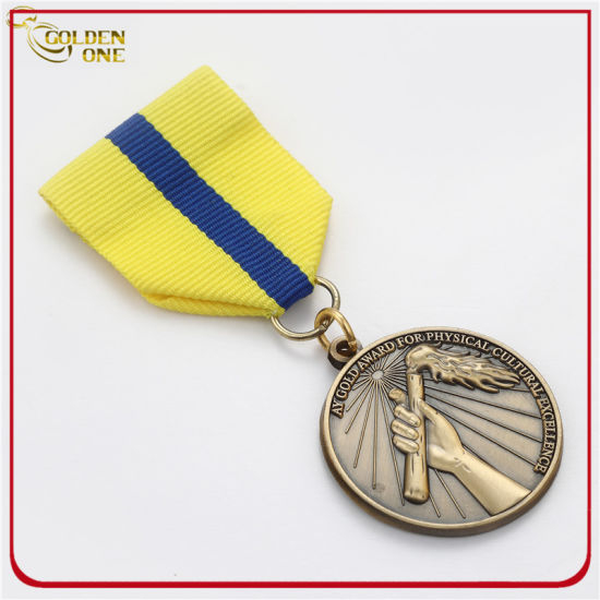 Heißer Verkaufs-preiswerter kundenspezifischer antiker versilberter 3D-Logo-Metallstempel-Militäremblem mit regelmäßigem Band für Gedenkgeschenk