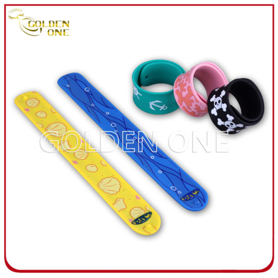 Fabrikpreis Unterschiedliches Cartoon-Muster-Silikon-Schnapparmband